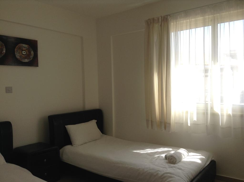 Adriana Holiday Resort Paphos ภายนอก รูปภาพ