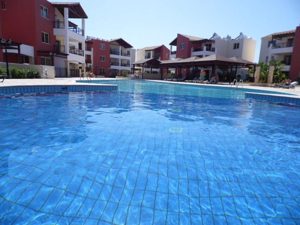 Adriana Holiday Resort Paphos ภายนอก รูปภาพ