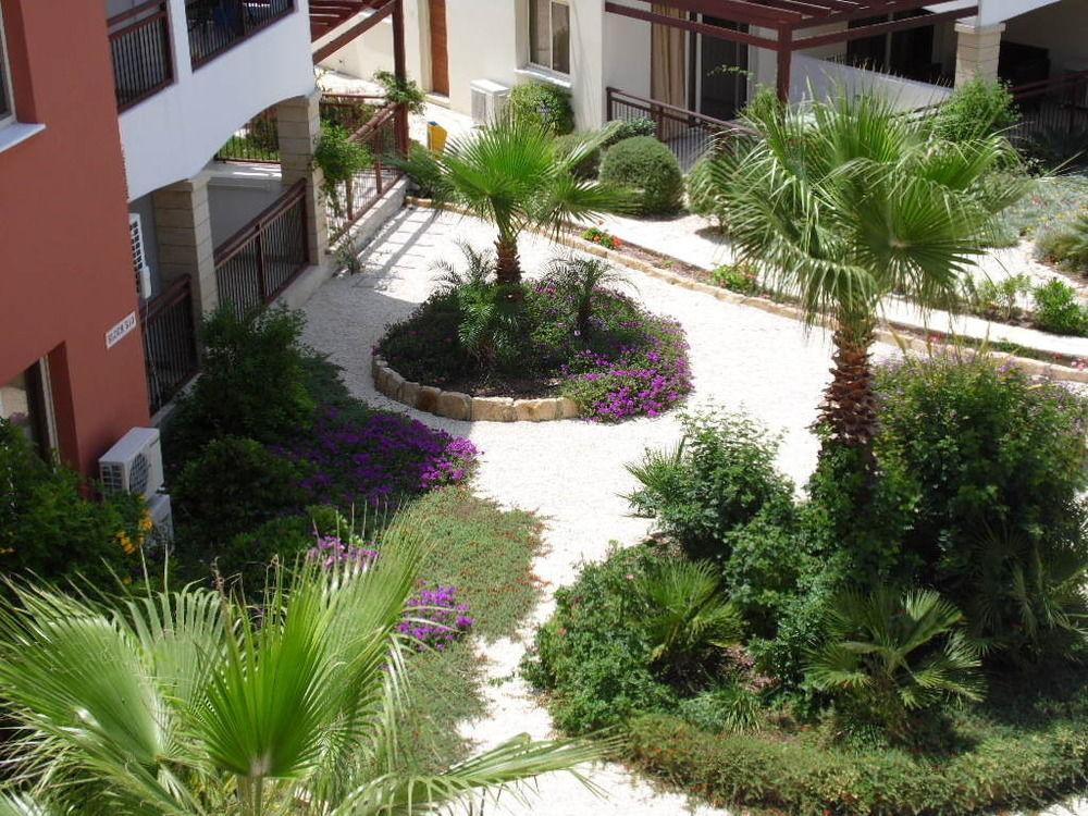 Adriana Holiday Resort Paphos ภายนอก รูปภาพ