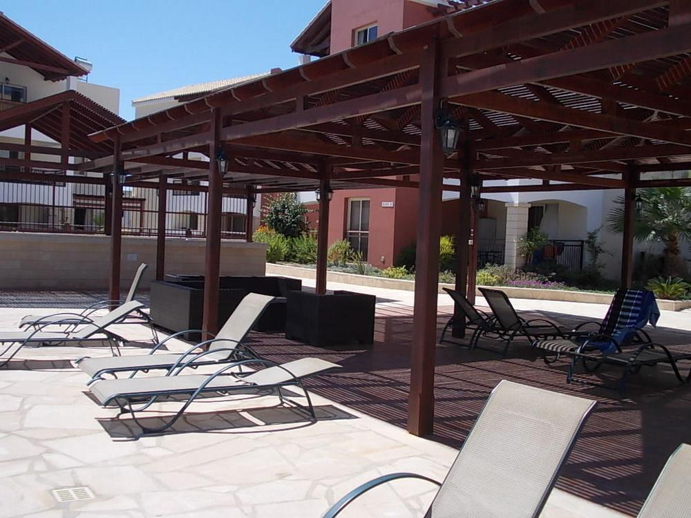 Adriana Holiday Resort Paphos ภายนอก รูปภาพ