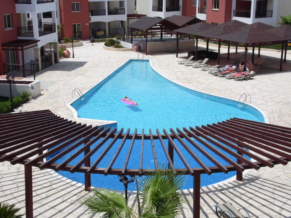 Adriana Holiday Resort Paphos ภายนอก รูปภาพ