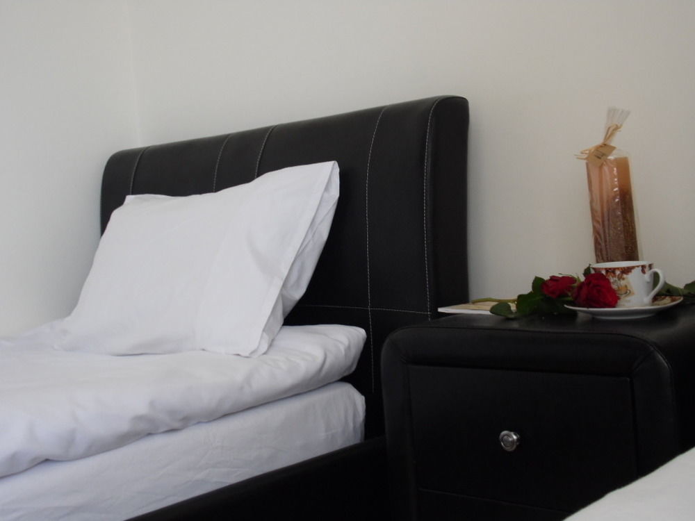 Adriana Holiday Resort Paphos ภายนอก รูปภาพ