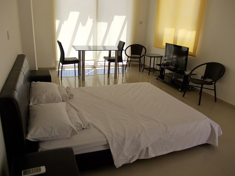 Adriana Holiday Resort Paphos ภายนอก รูปภาพ